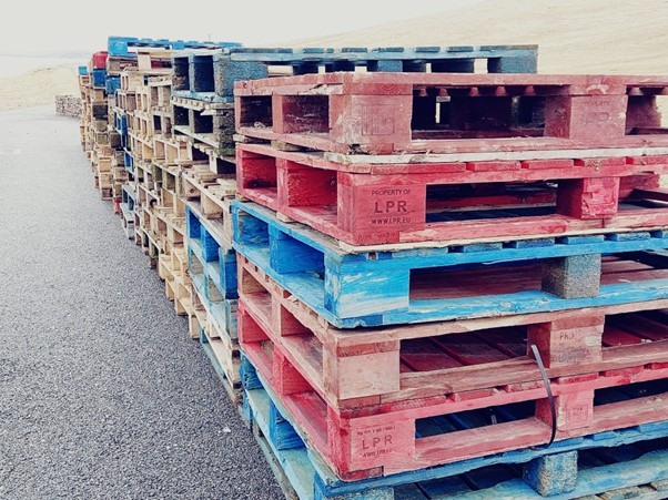 A line of stacked pallets 